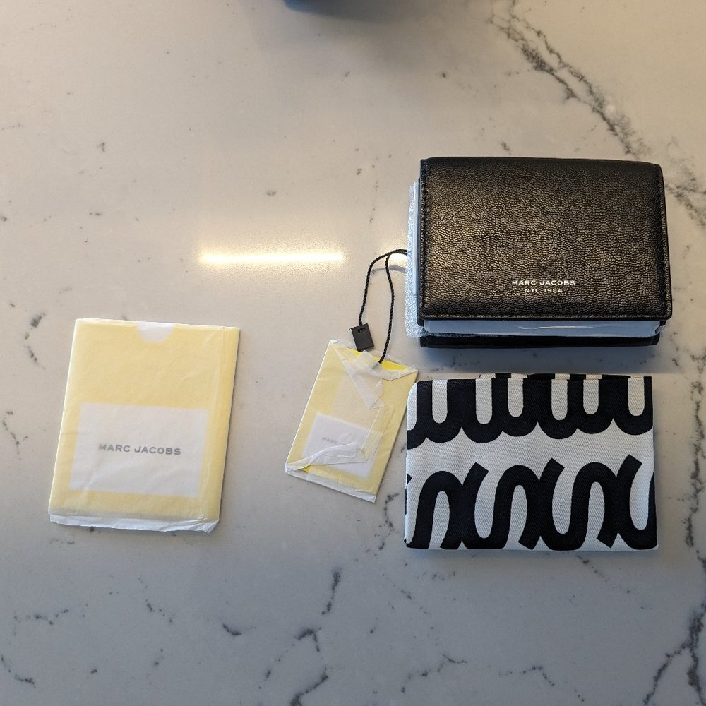 Marc Jacobs Trifold Bleack Leather Wallet